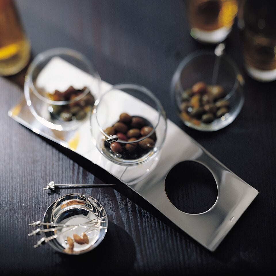 Serving trays & dishes