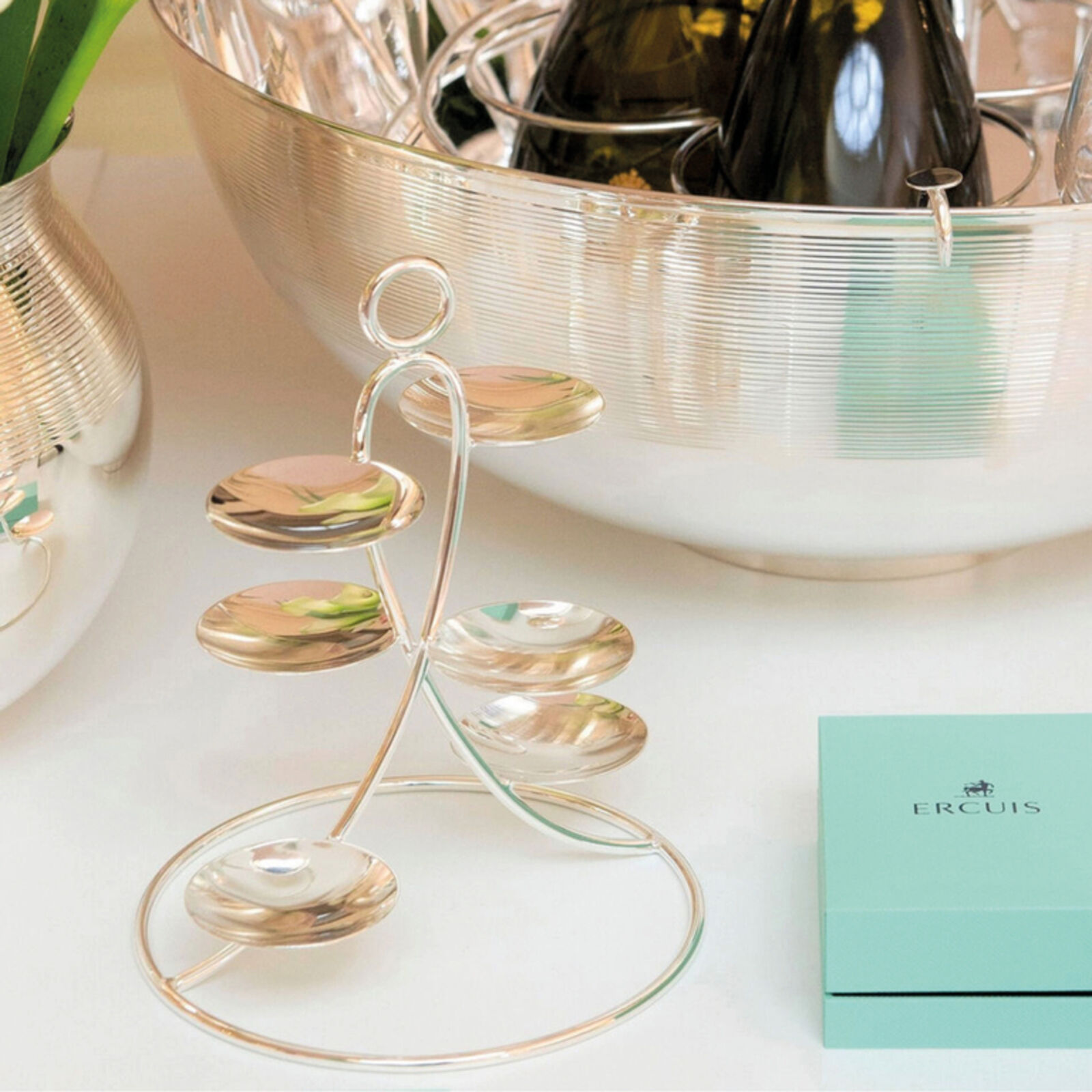 Pastry stand  image number null